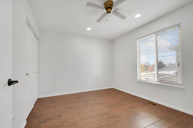 275 Clifton Lane, Bolingbrook, IL 60440