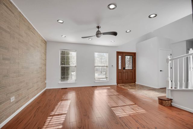 275 Clifton Lane, Bolingbrook, IL 60440