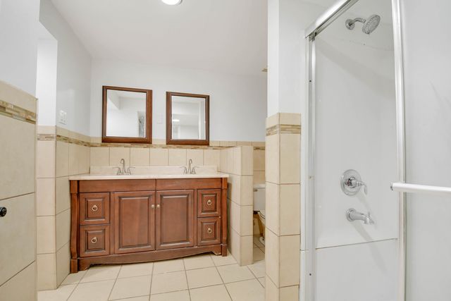 275 Clifton Lane, Bolingbrook, IL 60440