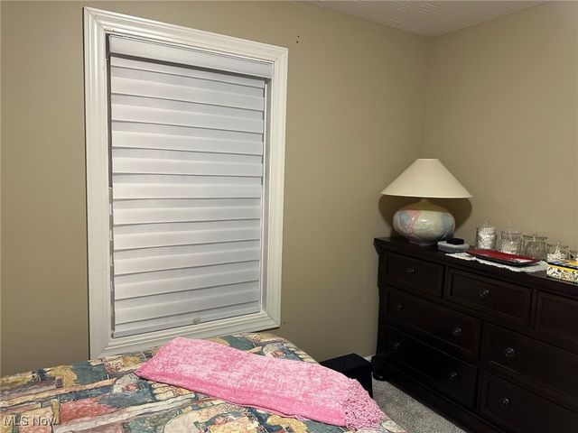 706 Oak Tree Lane, Belpre, OH 45714