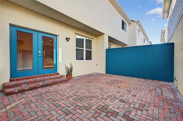 205 49TH AVENUE N, St Petersburg, FL 33703