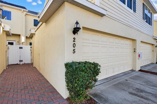 205 49TH AVENUE N, St Petersburg, FL 33703