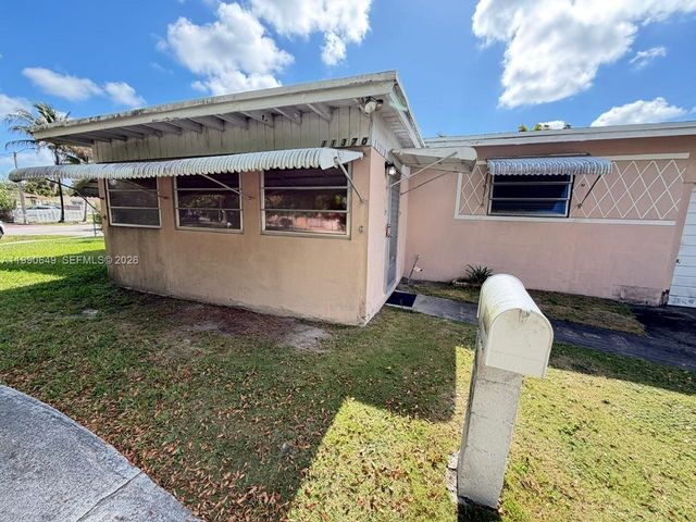 11370 SW 186th St, Miami, FL 33157