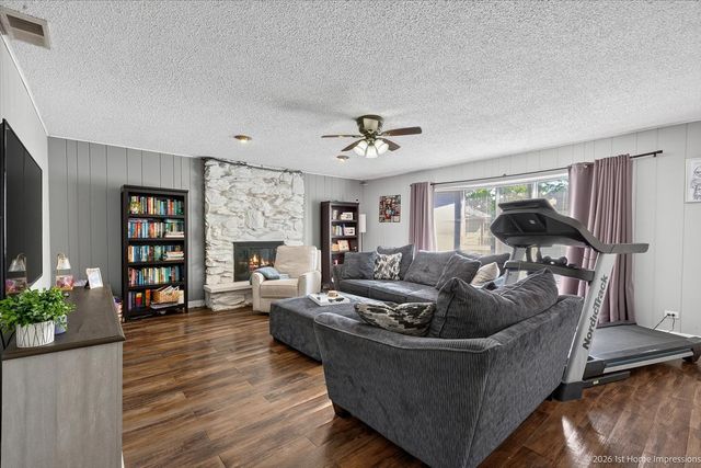8725 Sproat Avenue, Oak Lawn, IL 60453
