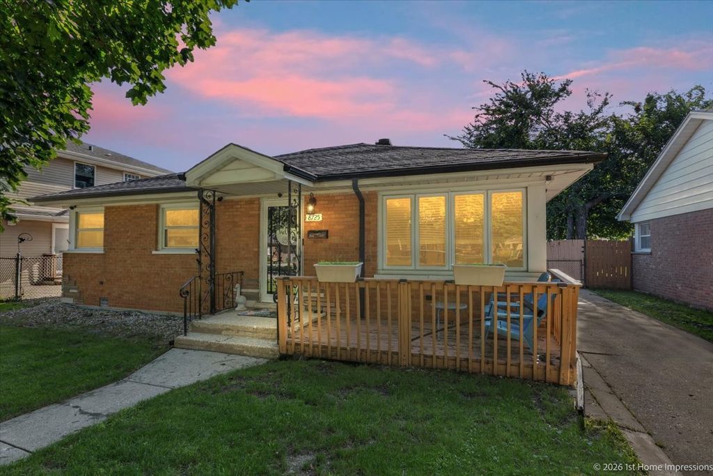 8725 Sproat Avenue, Oak Lawn, IL 60453
