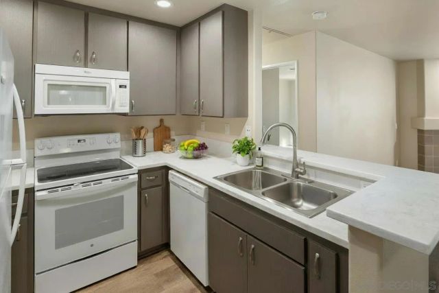 580 Camino de la Reina 321, San Diego, CA 92108