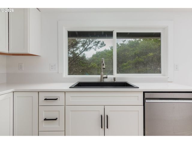 5670 JASMINE Ave, Cloverdale, OR 97112