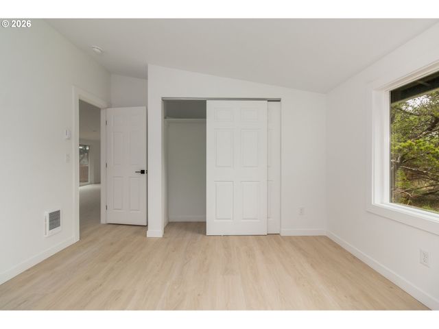 5670 JASMINE Ave, Cloverdale, OR 97112