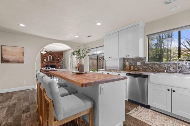 3835 Riverview Drive, Redding, CA 96001
