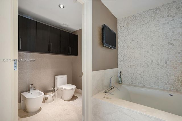 17121 Collins Avenue 3304, Sunny Isles Beach, FL 33160