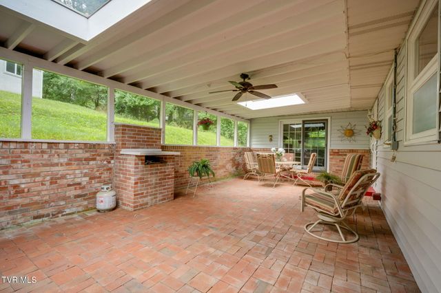 638 Fox Meadow Lane, Bristol, VA 24201