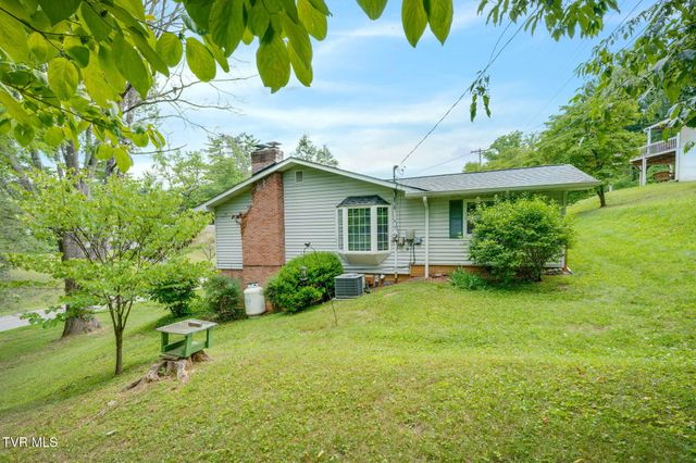 638 Fox Meadow Lane, Bristol, VA 24201