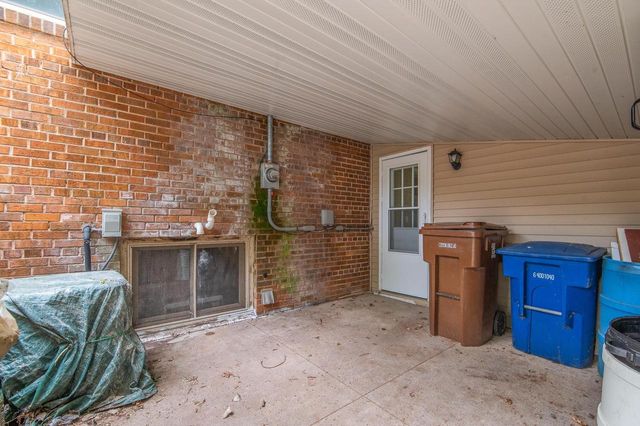 745 CARVER LANE, Menasha, WI 54952