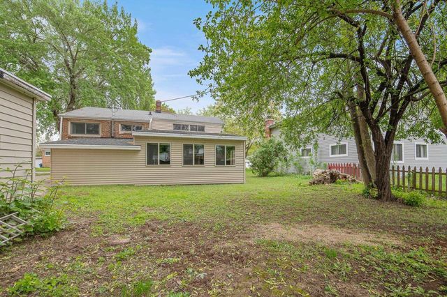 745 CARVER LANE, Menasha, WI 54952