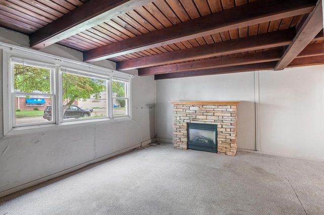 745 CARVER LANE, Menasha, WI 54952
