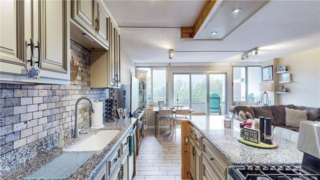 12900 Lake Avenue 915, Lakewood, OH 44107