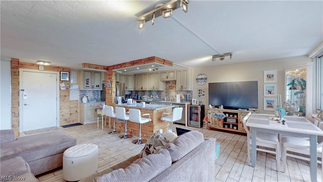 12900 Lake Avenue 915, Lakewood, OH 44107