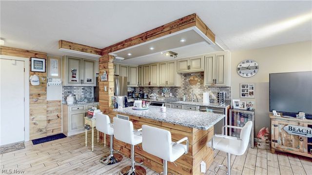 12900 Lake Avenue 915, Lakewood, OH 44107