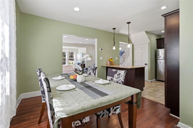 5 Burbury Lane, Great Neck, NY 11023