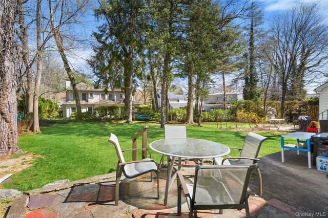 5 Burbury Lane, Great Neck, NY 11023