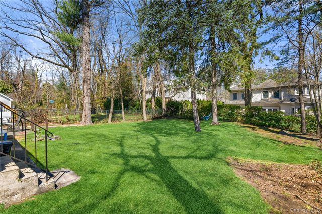 5 Burbury Lane, Great Neck, NY 11023