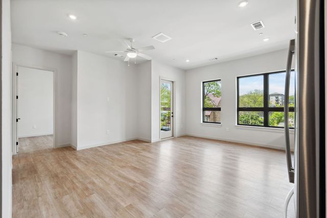 1014 16th Ave S Unit 107, Nashville, TN 37212