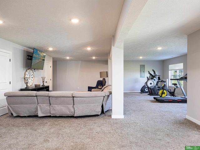 6531 S 208th Avenue, Omaha, NE 68022