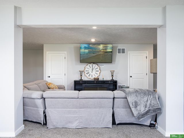 6531 S 208th Avenue, Omaha, NE 68022
