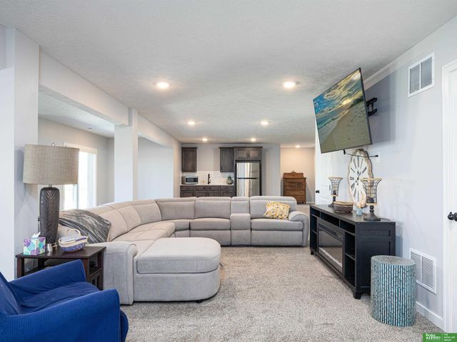 6531 S 208th Avenue, Omaha, NE 68022
