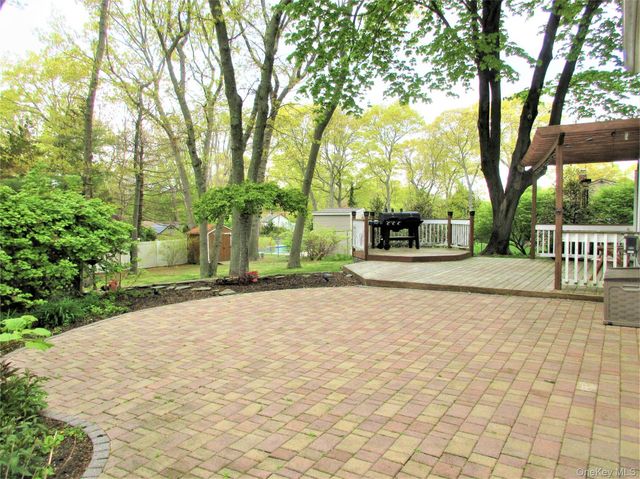 36 N Morris Avenue, Farmingville, NY 11738