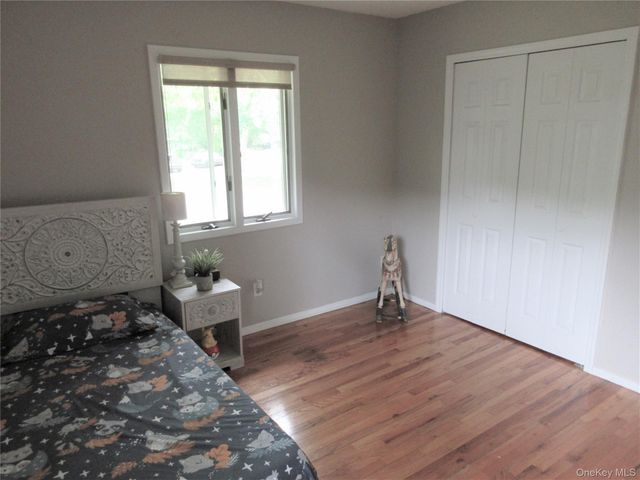 36 N Morris Avenue, Farmingville, NY 11738