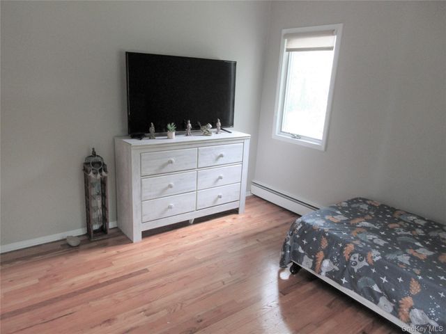 36 N Morris Avenue, Farmingville, NY 11738