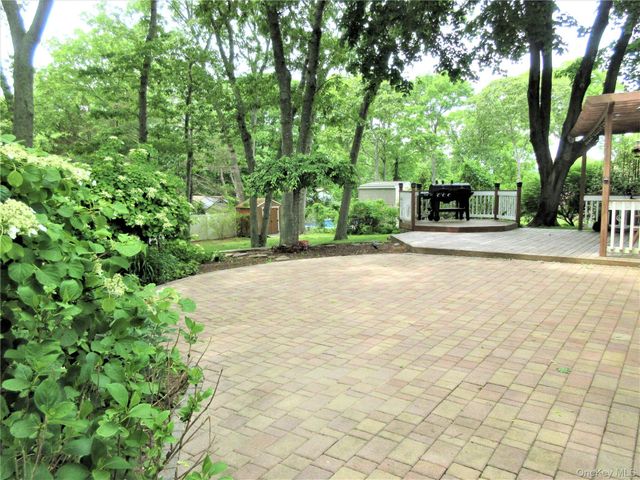 36 N Morris Avenue, Farmingville, NY 11738