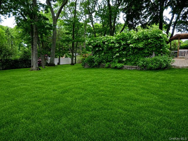 36 N Morris Avenue, Farmingville, NY 11738