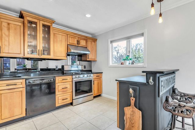 36 N Morris Avenue, Farmingville, NY 11738