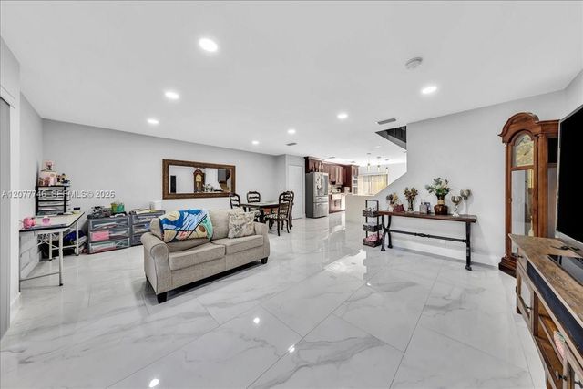 4543 NW 90th Avenue, Sunrise, FL 33351