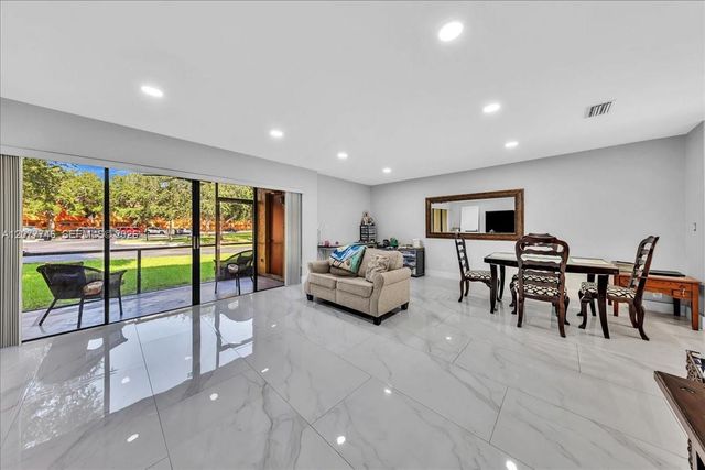 4543 NW 90th Avenue, Sunrise, FL 33351