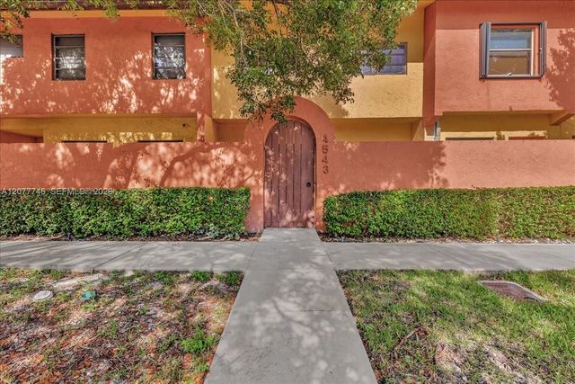 4543 NW 90th Avenue, Sunrise, FL 33351