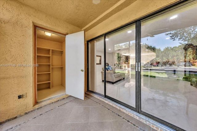 4543 NW 90th Avenue, Sunrise, FL 33351