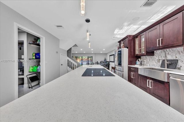 4543 NW 90th Avenue, Sunrise, FL 33351