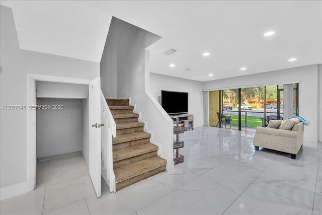 4543 NW 90th Avenue, Sunrise, FL 33351