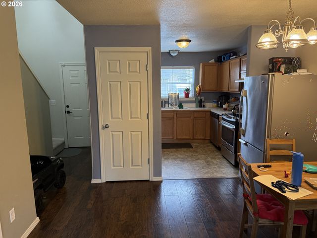 19155 Se YAMHILL St 17, Portland, OR 97233