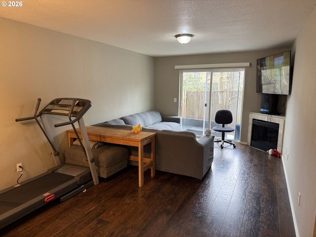 19155 Se YAMHILL St 17, Portland, OR 97233