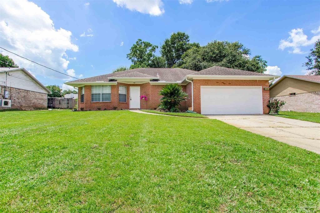 705 Meadowview Ln, Pensacola, FL 32514