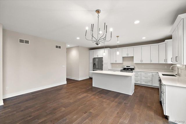 2921 Walsh Drive, Rochester Hills, MI 48309