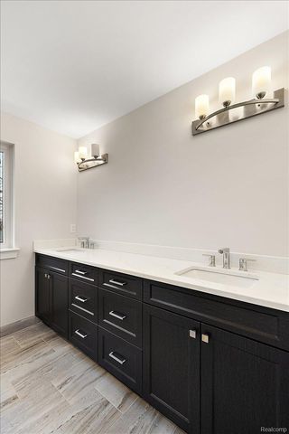 2921 Walsh Drive, Rochester Hills, MI 48309