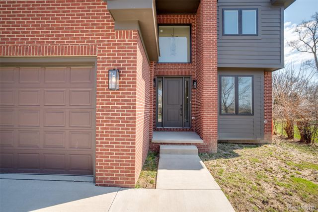 2921 Walsh Drive, Rochester Hills, MI 48309