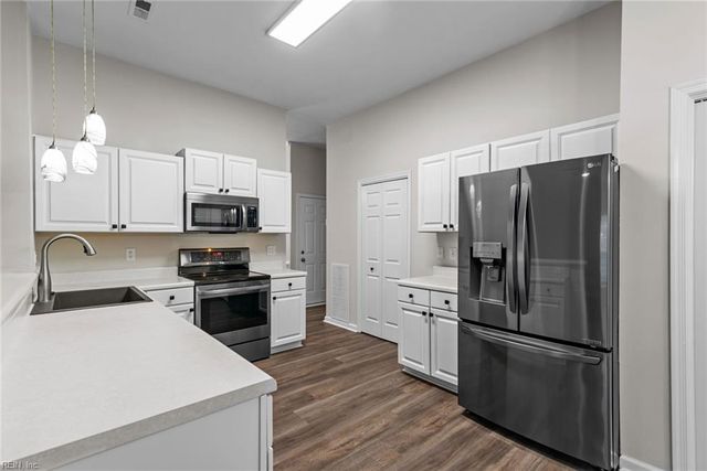 6748 Burbage Lake CIR, Suffolk, VA 23434