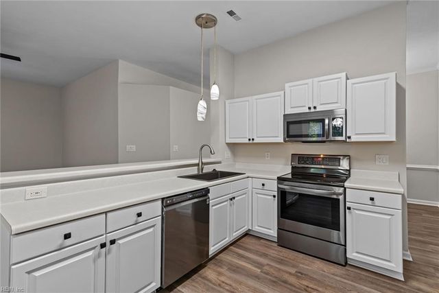 6748 Burbage Lake CIR, Suffolk, VA 23434