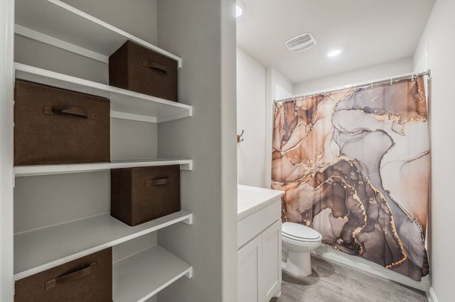 713 Breckenridge Park Drive, Alvarado, TX 76009